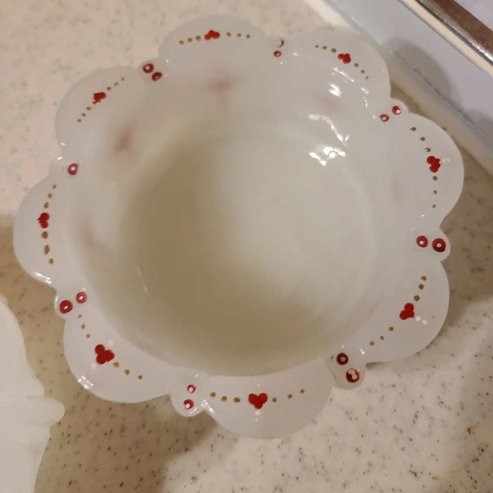 White and Floral Scalloped Ashtrays For.sale